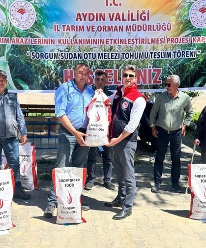 Silajlık mısıra alternatif olan sorgum otu üreticilere dağıtıldı