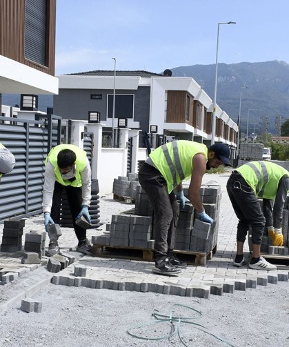 Kuşadası Belediyesinin üstyapı yatırımları sürüyor