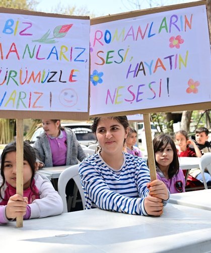 Aydınlı Romanlar günlerini doyasıya eğlenerek kutladı