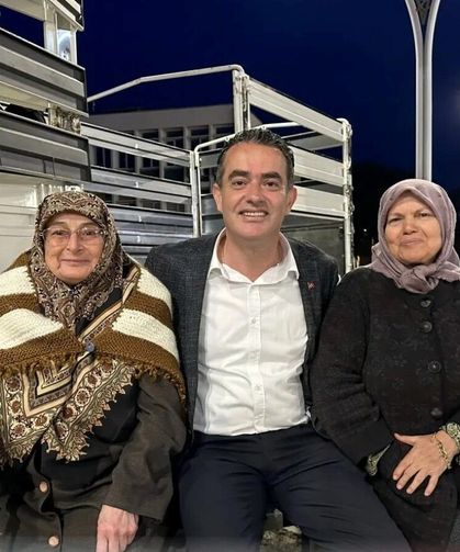 Koçarlı Belediyesinden vatandaşlara doğum günü sürprizi
