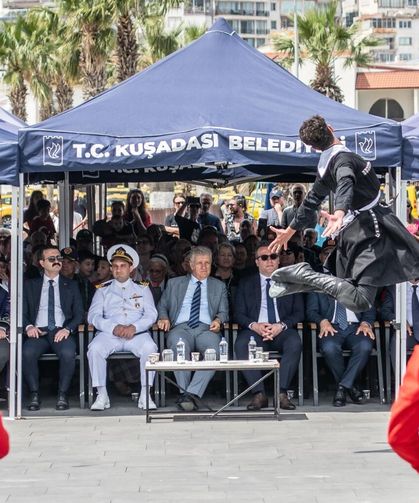 Kuşadası'nda 19 Mayıs coşkuyla kutlandı