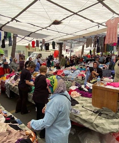 Arife günü pazarda bayramlık hareketliliği esnafın yüzünü güldürdü