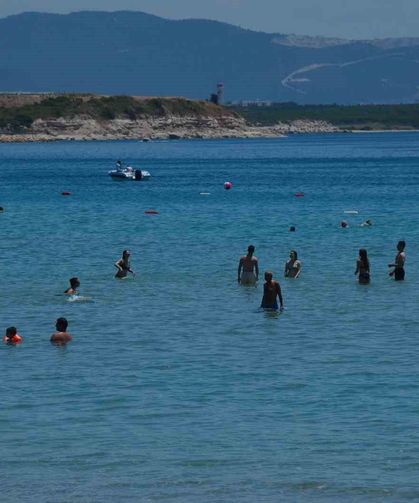 Didim'de 9 günlük tatilde deniz keyfi başladı
