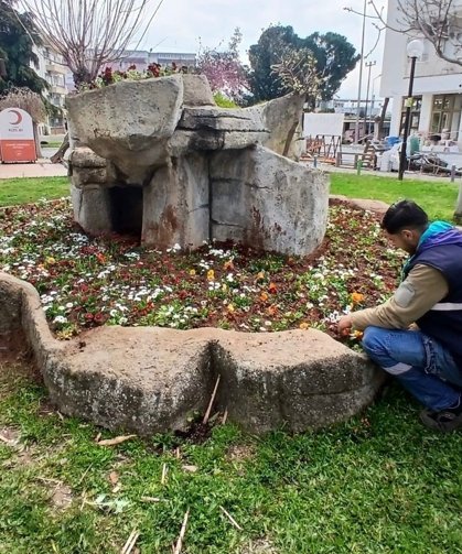 Efeler'de parklar yenileniyor