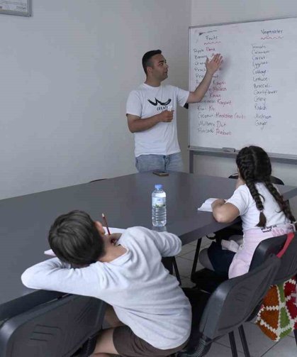 Kuşadalı'lar Adalı Kart ile kazanıyor
