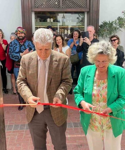 Kuşadası'nda kadınların yaşam mücadelesini anlatan sergi açıldı
