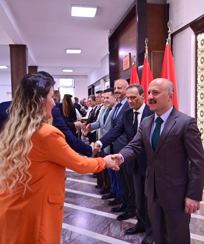Vali Varol personelle bayramlaştı