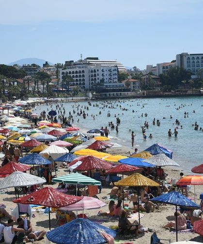 Kuşadası bayram tatilinde doldu taştı