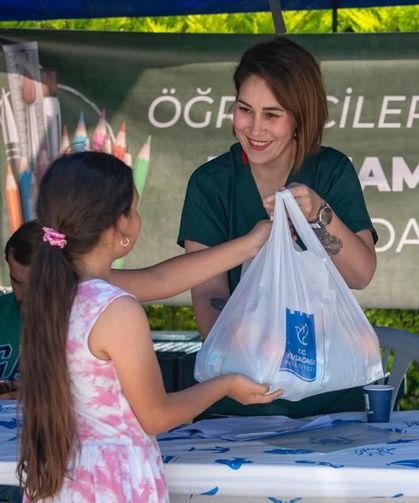 Kuşadası Belediyesi öğrencilere 122 bin beslenme paketi ulaştırdı