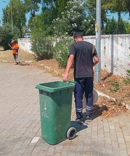 Efeler Belediyesi'nden gıda çarşısında temizlik çalışması