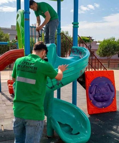 Efeler Belediyesi'nden parklarda onarım çalışması