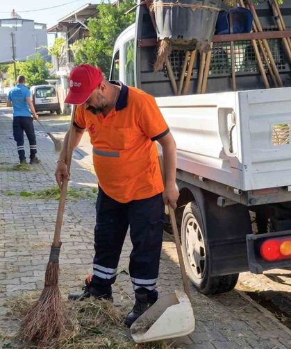 Efeler Belediyesi'nden sokaklarda temizlik çalışması