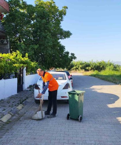 Efeler'de temizlik çalışmaları sürüyor