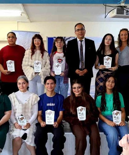 Gezici tiyatro, öğrencileri sanatla buluşturdu