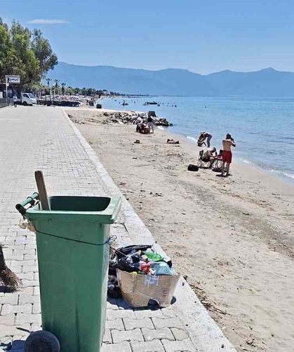 Kuşadası'da bayramtatilinde 3 bin 67 ton çöp toplandı