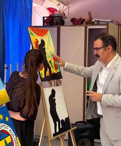 Öğrenciler eserlerini görücüye çıkardı