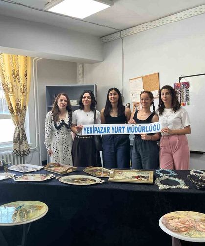 Üniversite öğrencilerinin el emekleri görücüye çıktı