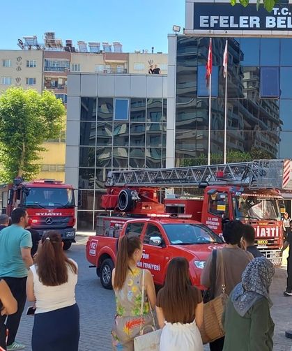 Efeler Belediyesi binası hızla tahliye edildi