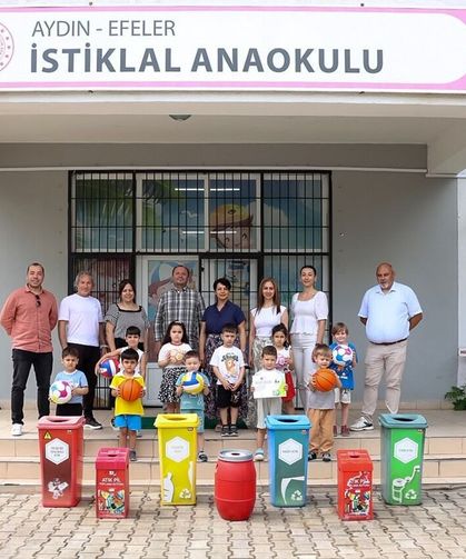 Efeler'de minik çevreciler ödüllerine kavuştu