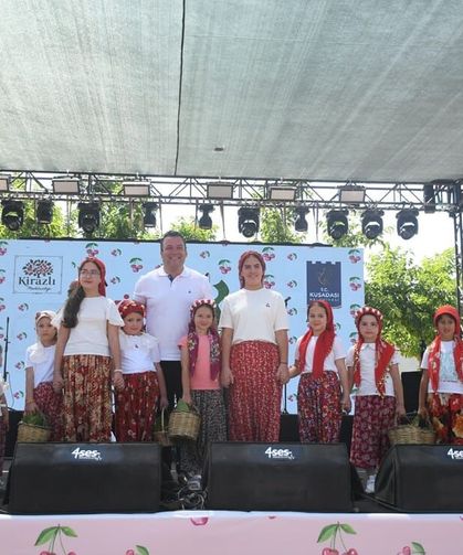 Kuşadası'nda kiraz şenliği