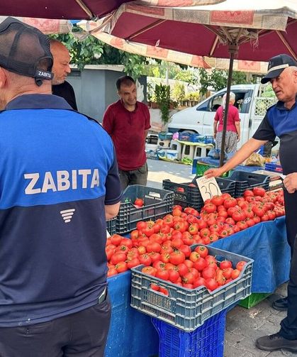 Efeler’deki pazarlarda etiket ve fiyat denetimi yapıldı