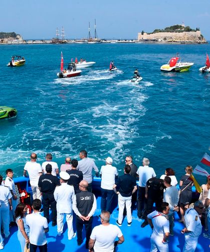 Kuşadası’nda Denizcilik ve Kabotaj Bayramı kutlanıyor