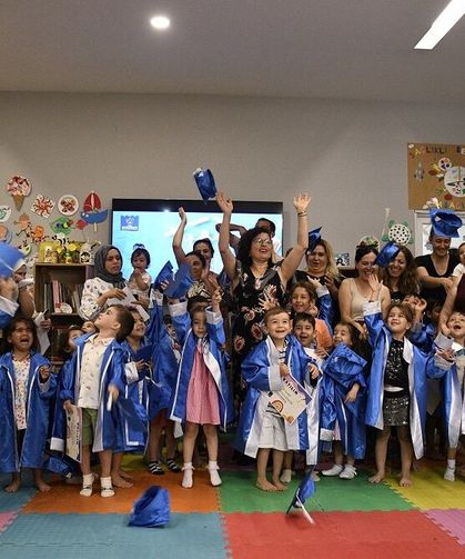 Kuşadası Anne Baba Çocuk Merkezi’nde mezuniyet sevinci