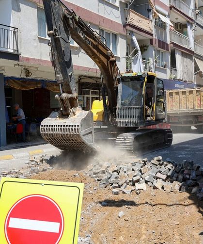Efeler'de asfaltlama çalışmaları sürüyor
