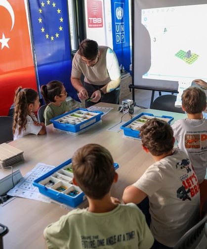 Efeler'de geleceğin yazılımcıları yetişiyor