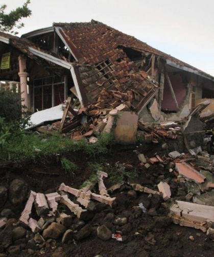 Endonezya depreminde can kaybı 38'e yükseldi