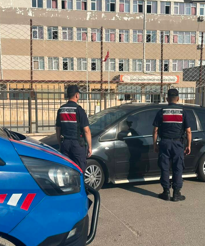 İzmir’de okul çevrelerinde jandarmadan sıkı denetim