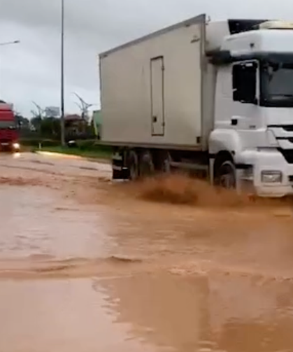 Rize şiddetli yağış sonrası sel sularına teslim oldu