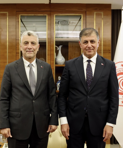 AK Parti'ye katılan Cemil Tugay'dan Murat Kurum ve Ömer Bolat'a ziyaret