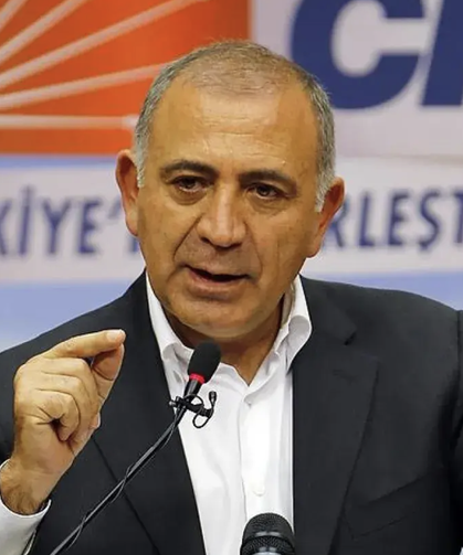 Gürsel Tekin: “Hiç kimse siyasi kimliğinin arkasına saklanarak sorgulanamaz hâle gelmemelidir”