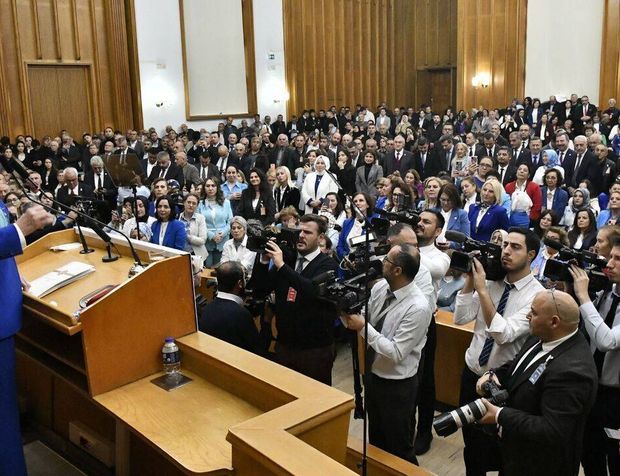 Akşener'in Şiirindeki Dizeler Ortalığı Karıştırdı! "Er Tez Gider, Korkak Yavaş"
