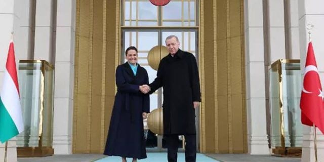 Cumhurbaşkanı Katalin Novak'ı resmi törenle karşıladı
