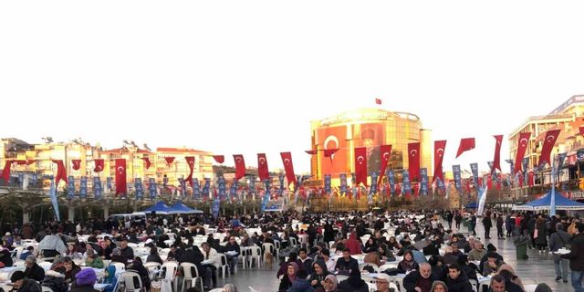 Aydın Büyükşehir, vatandaşları iftar sofralarında buluşturuyor