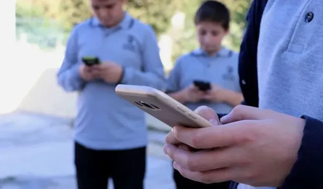 Milli Eğitim Bakanlığı'ndan okullarda cep telefonu kararı