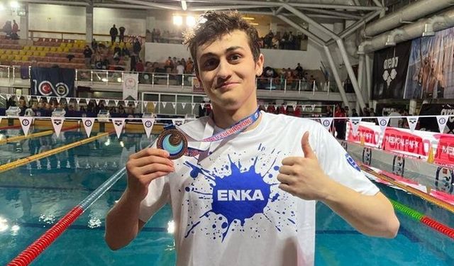 Milli yüzücü Polat Uzer Turnalı'dan Türkiye rekoru