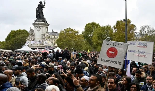 Paris'te Irkçılık ve İslam Karşıtlığı Protesto Edildi