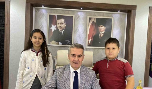 Başkan Erol koltuğunu çocuklara devretti
