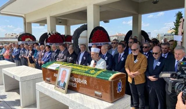 CHP Genel Başkanı Özgür Özel, partisinin grup müdürü Levent Bayraktar'ın cenazesine katıldı