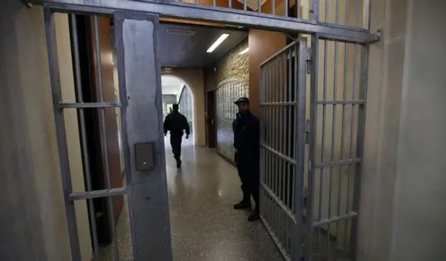 Paris Olimpiyatları öncesi kapasitesinin üzerinde dolan Fransız hapishaneleri alarm veriyor