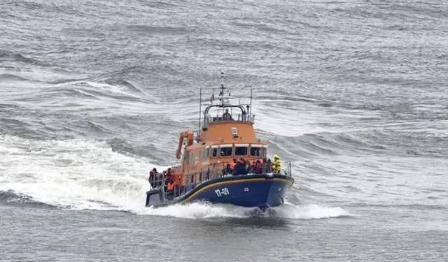 İngiltere'ye gitmek üzere Manş Denizi'ni geçmeye çalışan beş göçmen öldü
