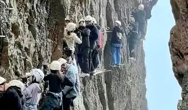 Tırmanışçılar, aşırı kalabalık nedeniyle uçurumda mahsur kaldı