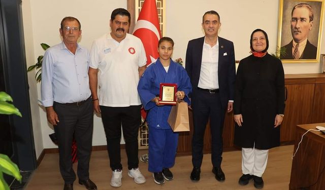 Başkan Arıcı’dan Judo Türkiye 7’incisine plaket