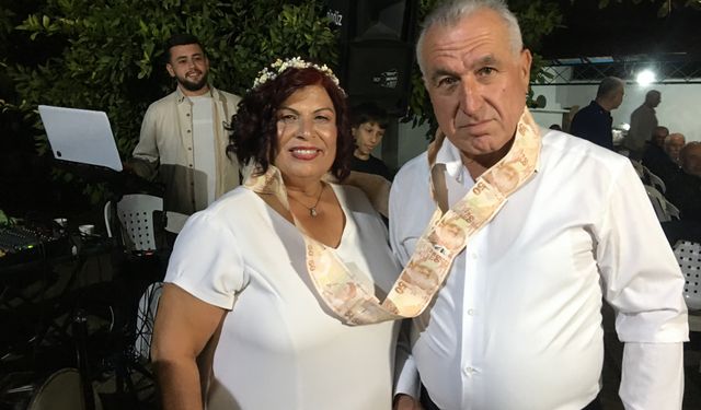 Aydınlı Yılmaz çifti 42 yıl sonra düğün yaptı
