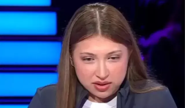 2022-2023 sezonunda Türkiye'de tiyatro seyirci sayısı bir önceki sezona oranla nasıl değişmiştir?