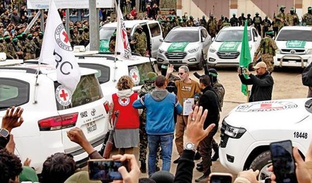 Hamas, İsrail’in Taahhütlerini Yerine Getirmemesi Nedeniyle Esir Takasını Erteledi