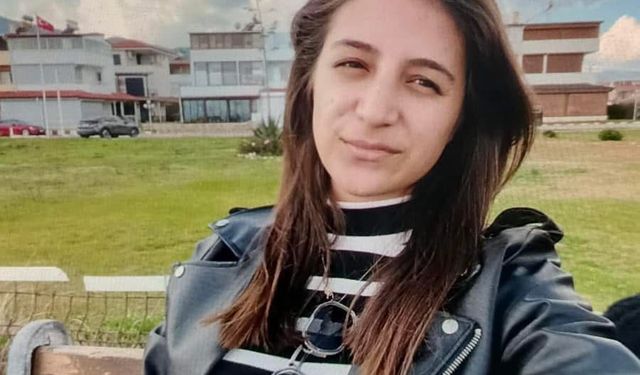 MELİSA HER YERDE ARANIYOR! 19 Yaşındaki Melisa Doğrul Kayıp! Gören Veya Yerini Bilenler  532 784 51 16 Numarayı Arasın!